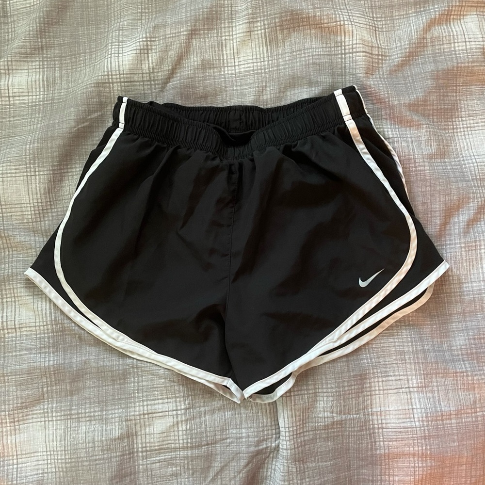 black drifit nike shorts